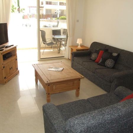 2 Bedroom Poolside Apartment E9 Peyia Dış mekan fotoğraf