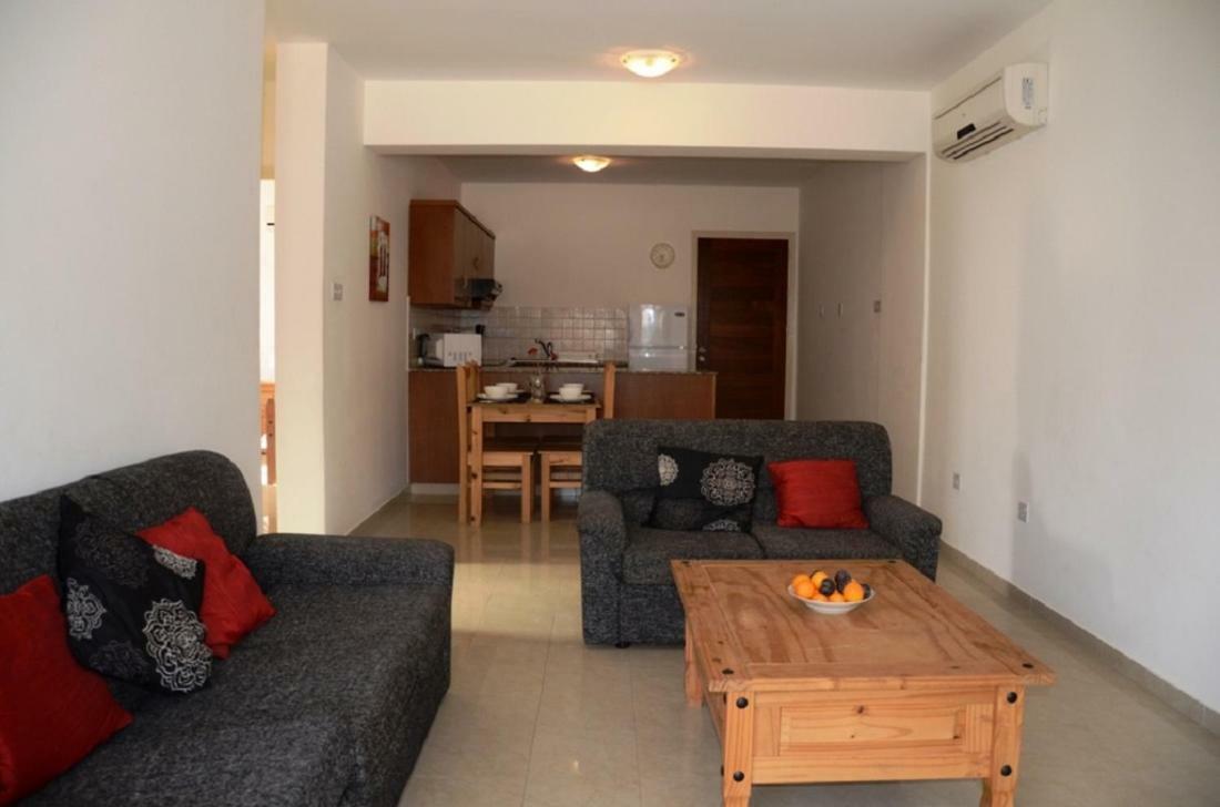2 Bedroom Poolside Apartment E9 Peyia Dış mekan fotoğraf