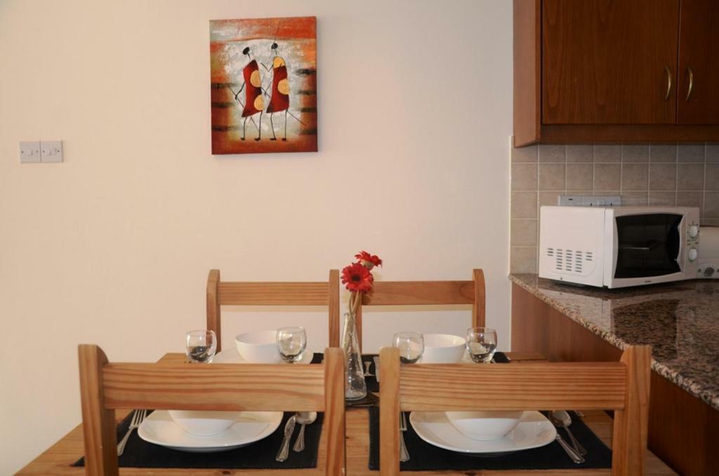 2 Bedroom Poolside Apartment E9 Peyia Dış mekan fotoğraf