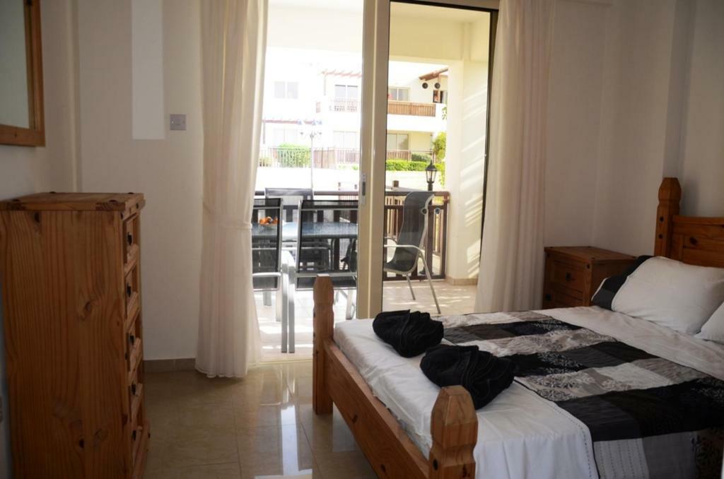 2 Bedroom Poolside Apartment E9 Peyia Dış mekan fotoğraf