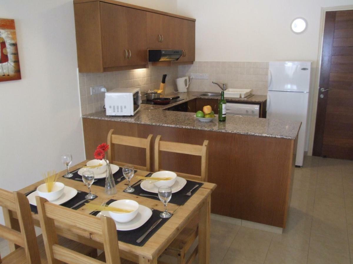2 Bedroom Poolside Apartment E9 Peyia Dış mekan fotoğraf