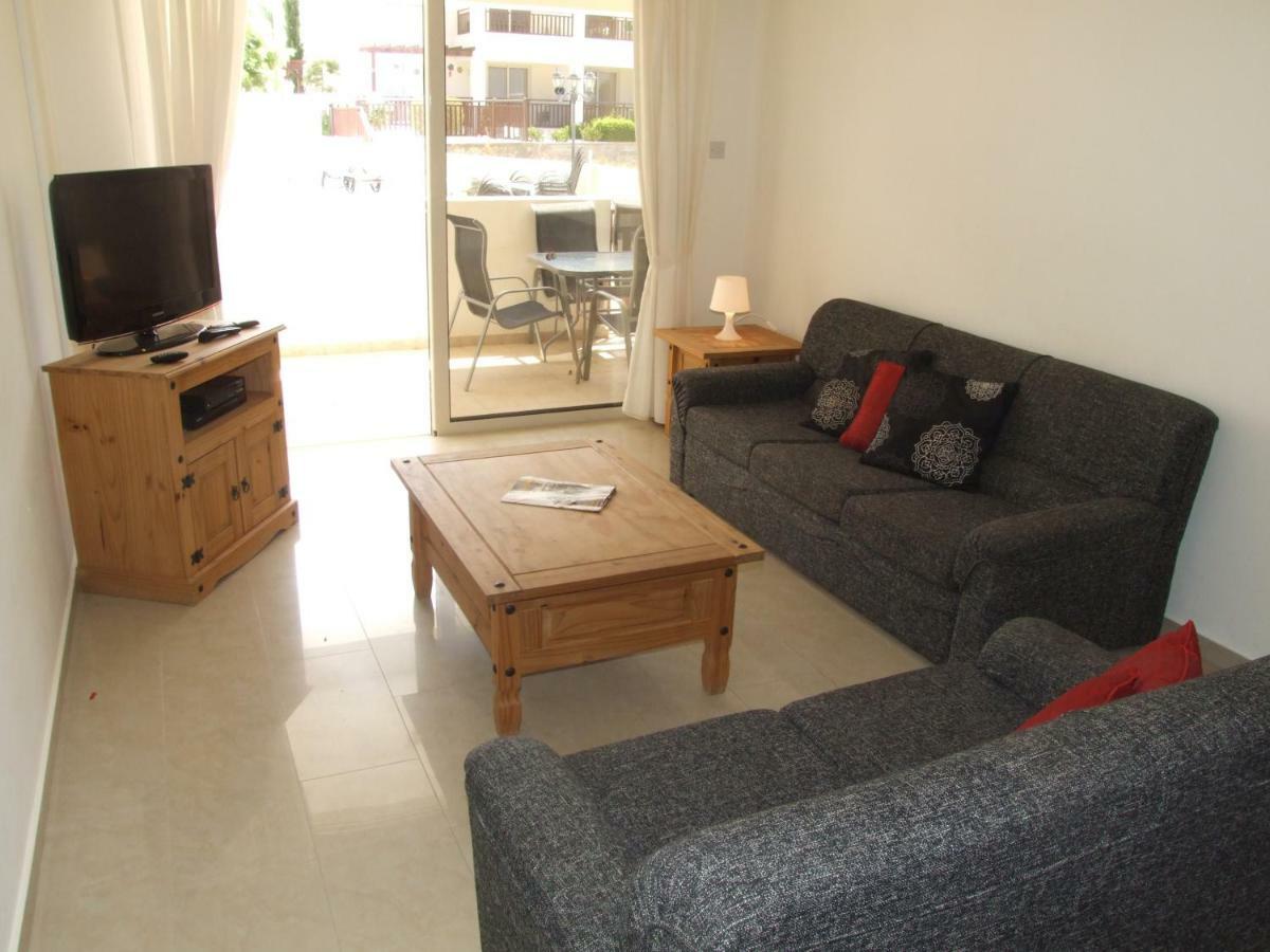 2 Bedroom Poolside Apartment E9 Peyia Dış mekan fotoğraf