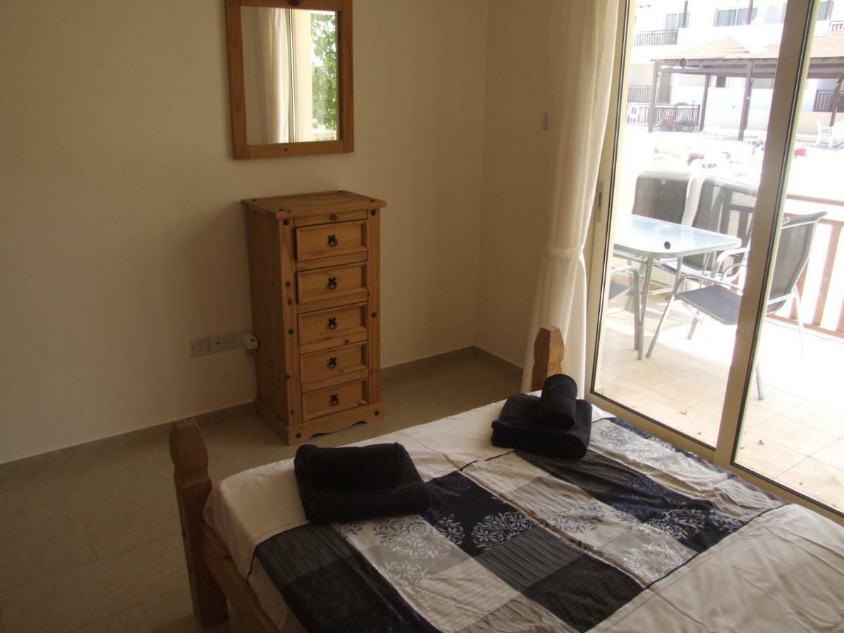 2 Bedroom Poolside Apartment E9 Peyia Dış mekan fotoğraf