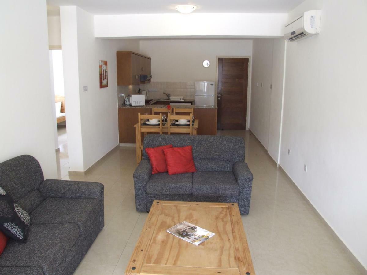 2 Bedroom Poolside Apartment E9 Peyia Dış mekan fotoğraf