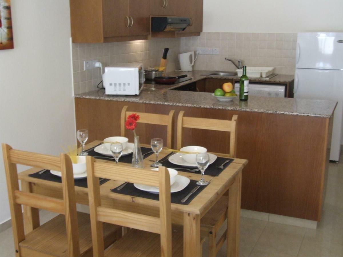 2 Bedroom Poolside Apartment E9 Peyia Dış mekan fotoğraf