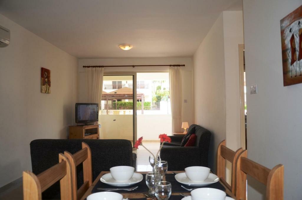 2 Bedroom Poolside Apartment E9 Peyia Dış mekan fotoğraf