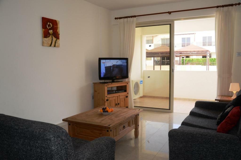 2 Bedroom Poolside Apartment E9 Peyia Dış mekan fotoğraf