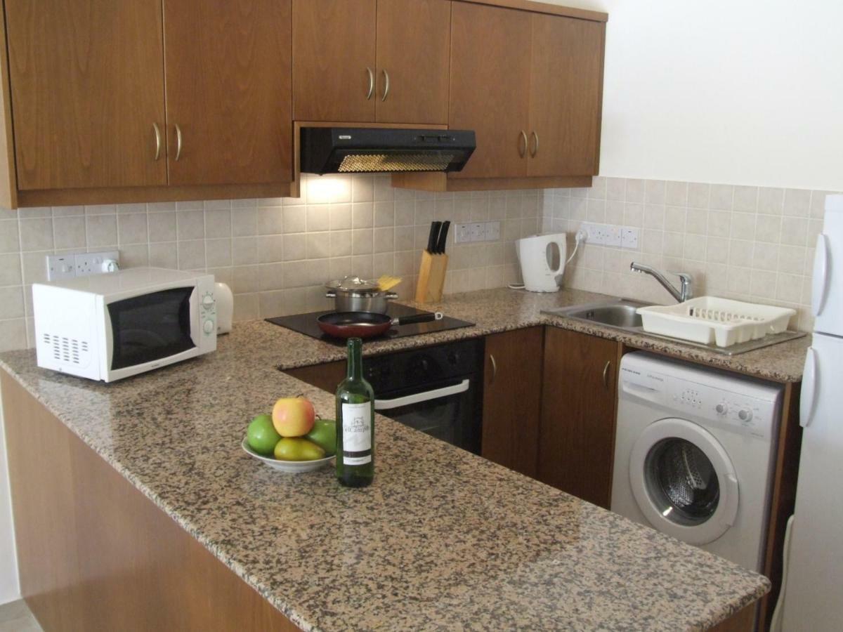 2 Bedroom Poolside Apartment E9 Peyia Dış mekan fotoğraf