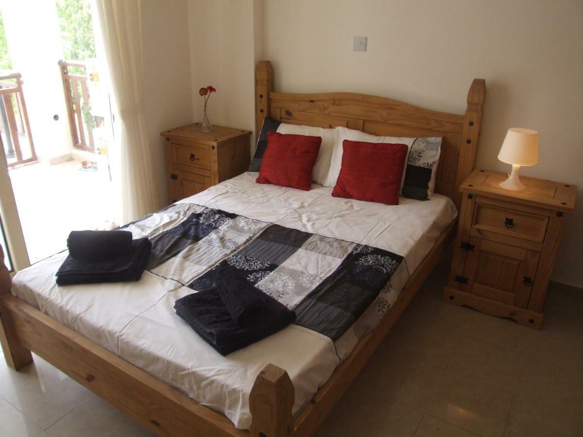 2 Bedroom Poolside Apartment E9 Peyia Dış mekan fotoğraf